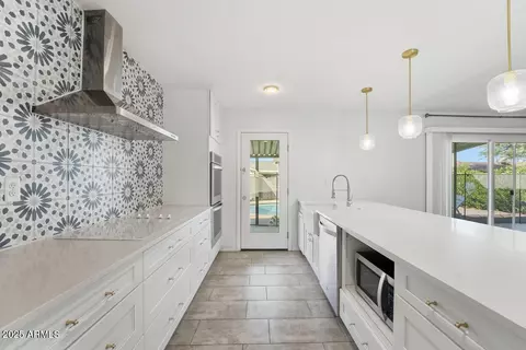 Kitchen - 1644 E Broadmor Dr, Tempe, AZ 85282 photo 3 of 9