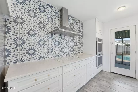 Kitchen - 1644 E Broadmor Dr, Tempe, AZ 85282 photo 6 of 9