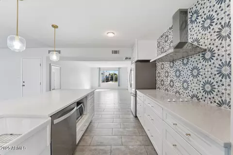 Kitchen - 1644 E Broadmor Dr, Tempe, AZ 85282 photo 7 of 9