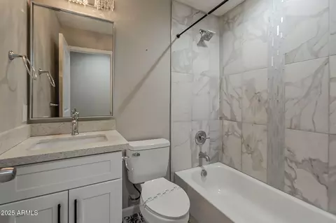 Bath - 9628 N 10th Ave, Phoenix, AZ 85021 photo 2 of 2