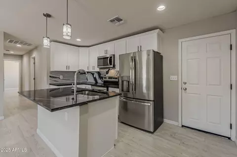 Kitchen - 9628 N 10th Ave, Phoenix, AZ 85021 photo 2 of 4