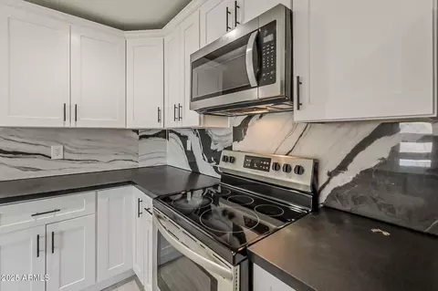 Kitchen - 9628 N 10th Ave, Phoenix, AZ 85021 photo 3 of 4