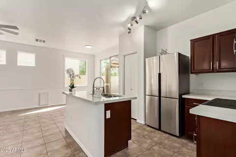 Kitchen - 1401 E Bloch Rd, Phoenix, AZ 85040 photo 1 of 3