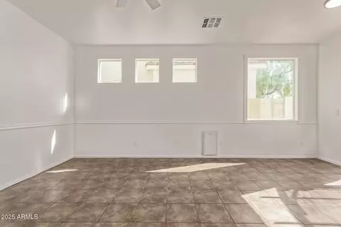 Living - 1401 E Bloch Rd, Phoenix, AZ 85040 photo 6 of 7