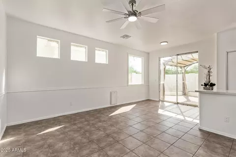 Living - 1401 E Bloch Rd, Phoenix, AZ 85040 photo 5 of 7