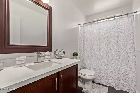 Bath - 1401 E Bloch Rd, Phoenix, AZ 85040 photo 3 of 3