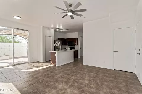 Living - 1401 E Bloch Rd, Phoenix, AZ 85040 photo 4 of 7