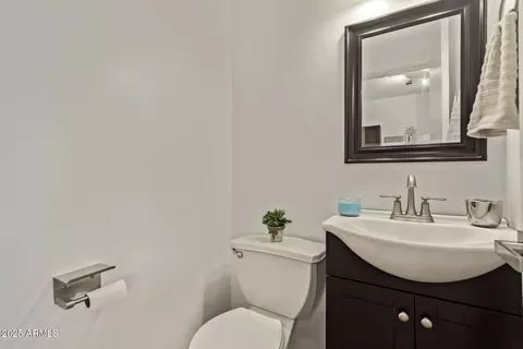 Bath - 1401 E Bloch Rd, Phoenix, AZ 85040 photo 1 of 3