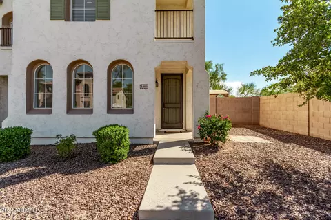 Exterior - 1401 E Bloch Rd, Phoenix, AZ 85040 photo 7 of 9