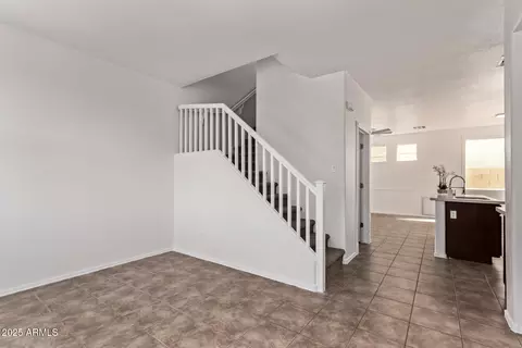 Entry Way - 1401 E Bloch Rd, Phoenix, AZ 85040 photo 2 of 3