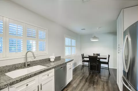 Kitchen - 4339 E Osborn Rd, Phoenix, AZ 85018 photo 3 of 3