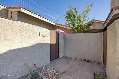 Exterior - 4339 E Osborn Rd, Phoenix, AZ 85018 photo 4 of 6