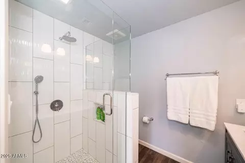 Bath - 4339 E Osborn Rd, Phoenix, AZ 85018 photo 2 of 3