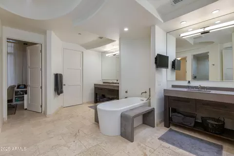 Bath - 8 E Biltmore Est #110, Phoenix, AZ 85016 photo 1 of 2