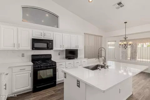 217 W Smoke Tree Rd, Gilbert, AZ 85233 photo 9