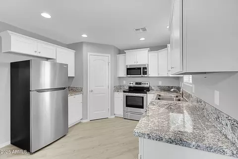 Kitchen - 24272 E King Rd, Florence, AZ 85132 photo 1 of 2
