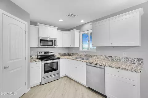 Kitchen - 24272 E King Rd, Florence, AZ 85132 photo 2 of 2