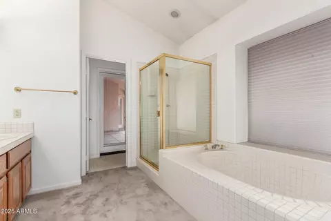 Bath - 3627 E Saltsage Dr, Phoenix, AZ 85048 photo 2 of 4