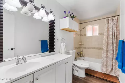 Bath - 1219 E Christy Dr, Phoenix, AZ 85020 photo 2 of 2