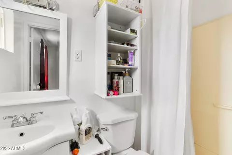 Bath - 1219 E Christy Dr, Phoenix, AZ 85020 photo 1 of 2