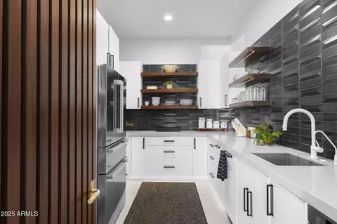 Kitchen - 4763 N 53rd St, Phoenix, AZ 85018 photo 5 of 10
