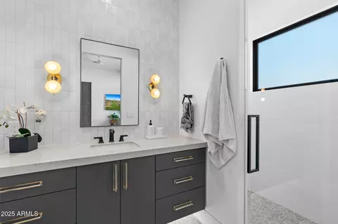 Bath - 4763 N 53rd St, Phoenix, AZ 85018 photo 6 of 10