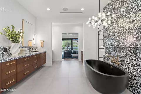 Bath - 4763 N 53rd St, Phoenix, AZ 85018 photo 5 of 10