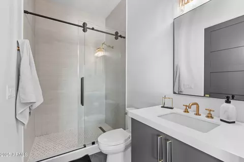 Bath - 4763 N 53rd St, Phoenix, AZ 85018 photo 8 of 10
