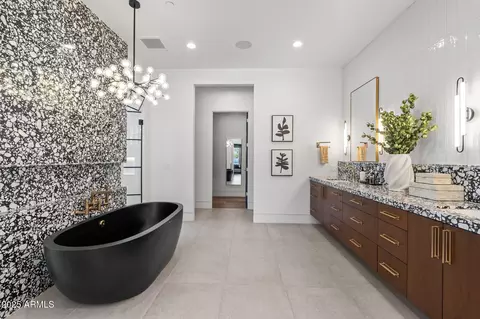 Bath - 4763 N 53rd St, Phoenix, AZ 85018 photo 2 of 10