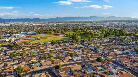 View/Area - 3223 W Camelback Rd, Phoenix, AZ 85017 photo 2 of 2