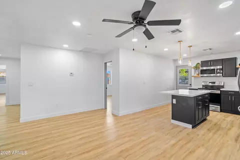 Entry Way - 3223 W Camelback Rd, Phoenix, AZ 85017 photo 2 of 2