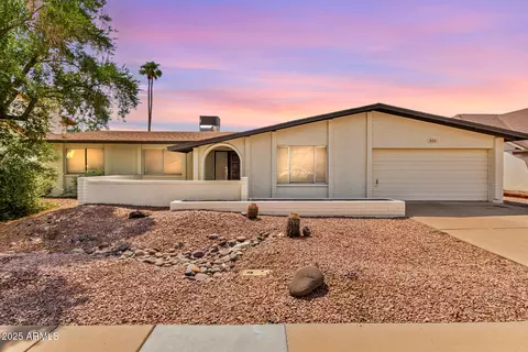 923 W Madero Ave, Mesa, AZ 85210