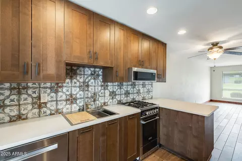 7141 N 16th St #6, Phoenix, AZ 85020