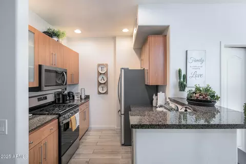 Kitchen - 6900 E Princess Dr #1108, Phoenix, AZ 85054 photo 1 of 1