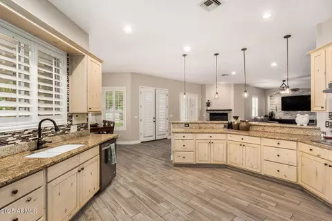 Kitchen - 2610 E Meadowview Dr, Gilbert, AZ 85298 photo 2 of 2