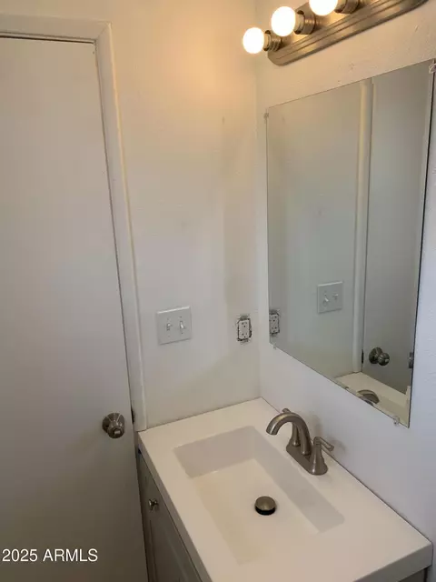 Bath - 4847 E Cambridge Ave, Phoenix, AZ 85008 photo 2 of 3