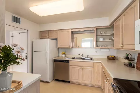 Kitchen - 425 S Parkcrest -- #336, Mesa, AZ 85206 photo 1 of 4