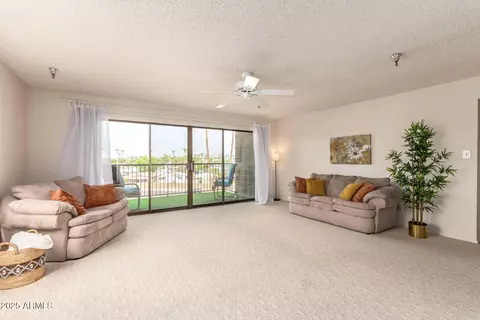 Living - 425 S Parkcrest -- #336, Mesa, AZ 85206 photo 3 of 5