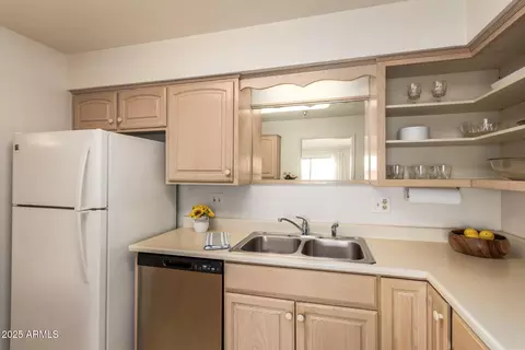 Kitchen - 425 S Parkcrest -- #336, Mesa, AZ 85206 photo 4 of 4