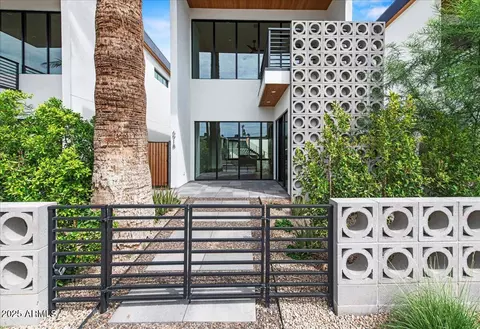 6918 E 2nd St, Scottsdale, AZ 85251