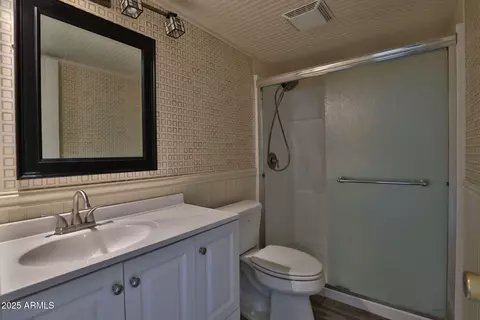 Bath - 4201 E Camelback Rd #25, Phoenix, AZ 85018 photo 2 of 2