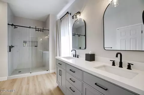 Bath - 1302 E Milada Dr, Phoenix, AZ 85042 photo 1 of 3