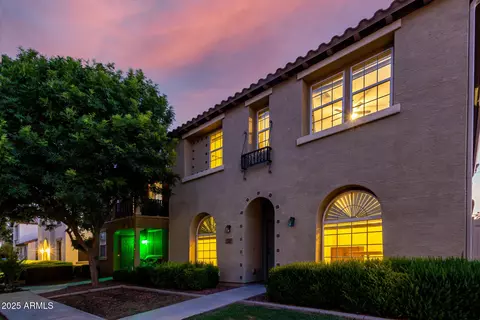 955 S Henry Ln, Gilbert, AZ 85296
