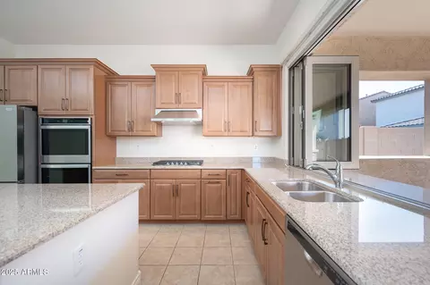 Kitchen - 9541 E Theia Dr, Mesa, AZ 85212 photo 4 of 6