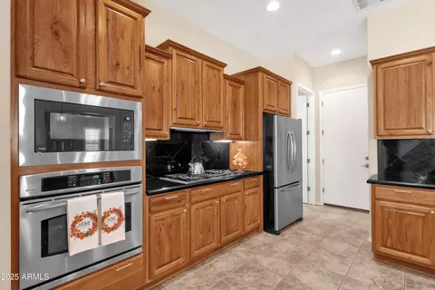 Kitchen - 4049 E Rakestraw Ln, Gilbert, AZ 85298 photo 6 of 6