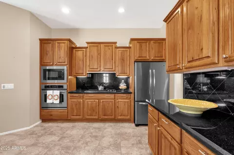 Kitchen - 4049 E Rakestraw Ln, Gilbert, AZ 85298 photo 2 of 6