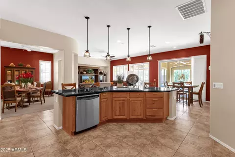 Kitchen - 4049 E Rakestraw Ln, Gilbert, AZ 85298 photo 3 of 6