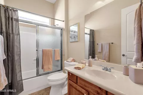 Bath - 4049 E Rakestraw Ln, Gilbert, AZ 85298 photo 2 of 2