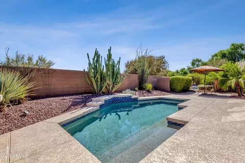 Exterior - 4049 E Rakestraw Ln, Gilbert, AZ 85298 photo 6 of 8