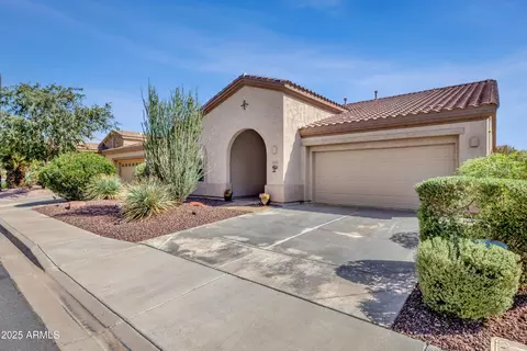 Exterior - 4049 E Rakestraw Ln, Gilbert, AZ 85298 photo 2 of 8